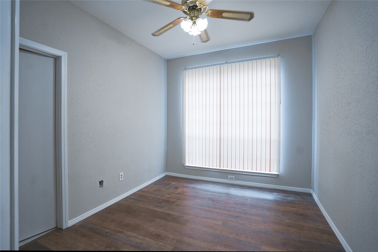 Foto del edificio - 8055 Cambridge St