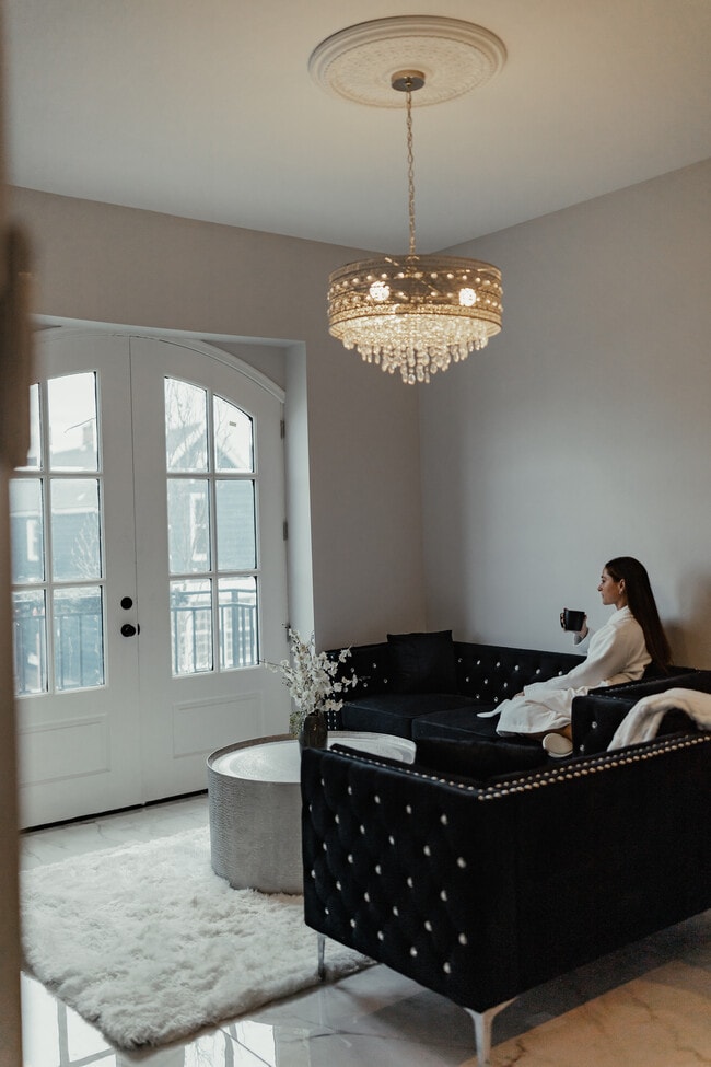 Building Photo - 714 N Main St