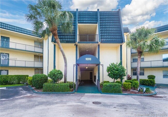 Foto del edificio - 9090 Lime Bay Blvd