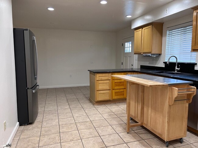 Building Photo - 10431 S Bethel Ave