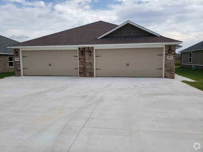 Building Photo - 2107b Ingalls Ln