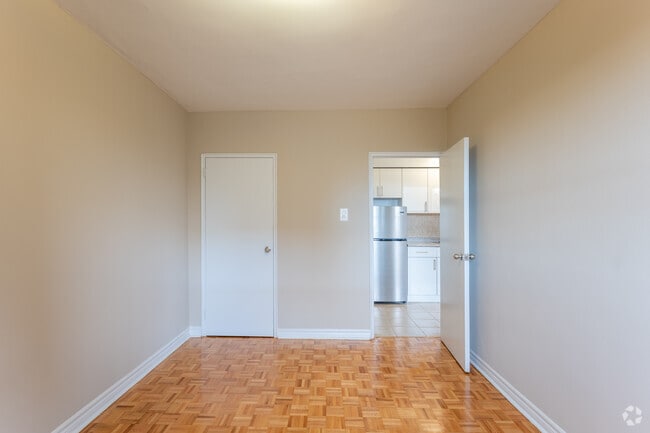 1 chambre, 1 salle de bain - 498 pi² - Chambre - 700 & 730 Ontario Street Apartments