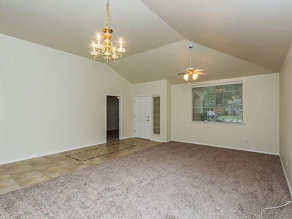 Building Photo - Sparkling Clean 3/2 or 4th bedroom