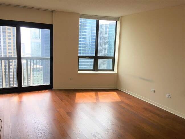 Building Photo - 400 N LaSalle Dr