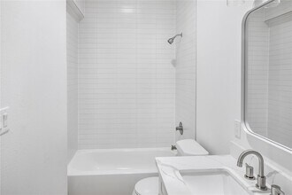 Building Photo - 702 40th St