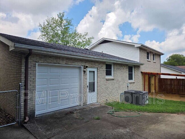 Foto del edificio - 422 Cedarcliff Rd