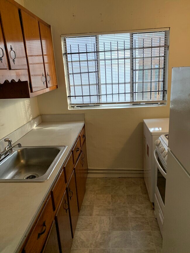 668 Linwood Ave NE Unit 10, Atlanta, GA 30306 Apartments in Atlanta, GA