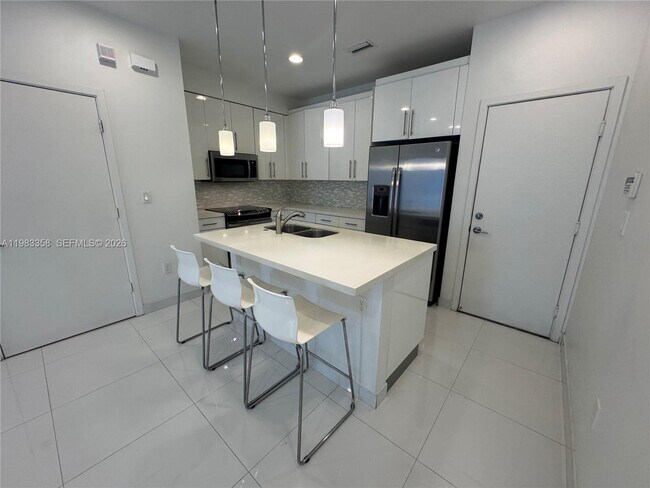 Foto del edificio - 2630 NE 213th St