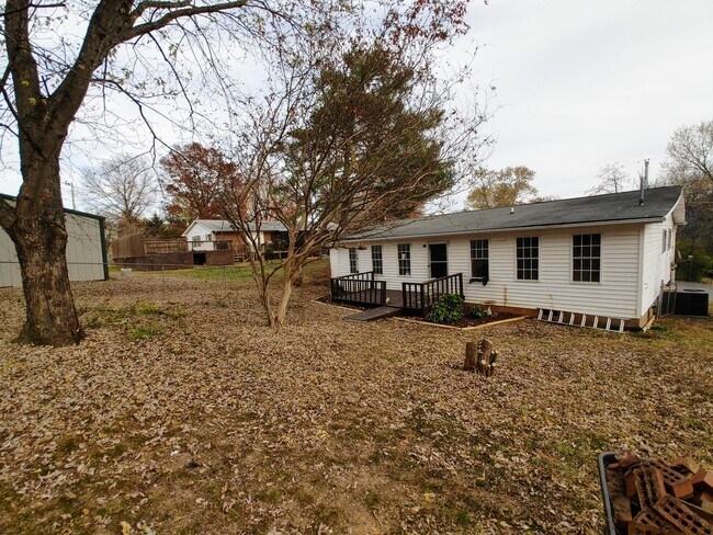 Building Photo - 2005 Skyline Dr