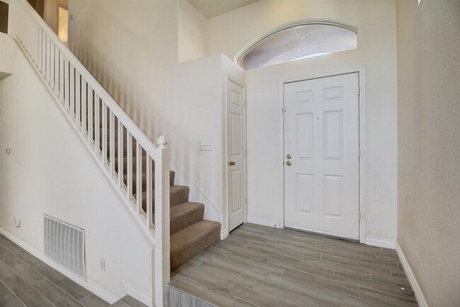 Foto del edificio - Beautiful 3 Bedroom, 2 Story Home in the Heart of Summerlin!
