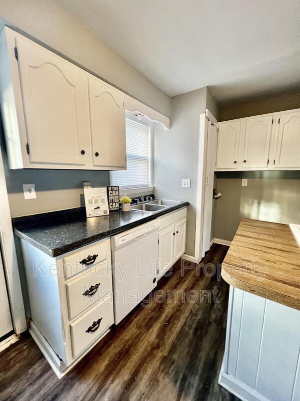 Foto del edificio - 1435 N Forbes Rd