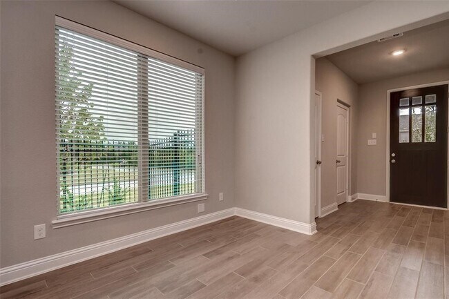 Foto del edificio - 4 Centennial Ridge Pl