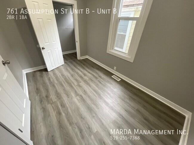 Photo du bâtiment - NEWLY RENOVATED 2 BED / 1 BATH UNIT ON ASSUMPTION + HYDRO & GAS!