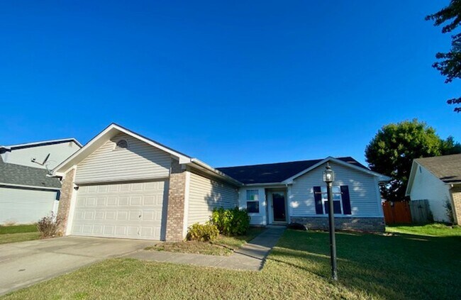 Building Photo - Great 3 Bedroom 2 Bathroom Ranch Style Hom...