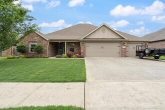 Building Photo - 711 Tamarron Dr