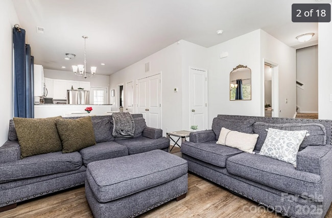 Building Photo - 218 Canina Ln