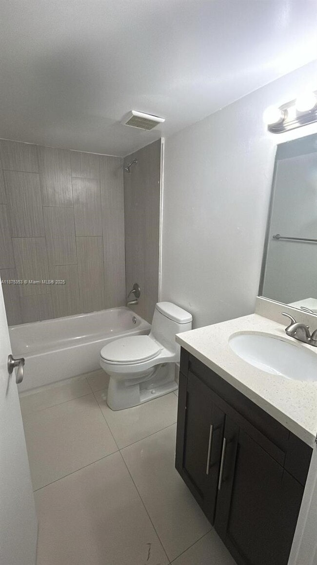 Foto del edificio - 8363 Lake Dr