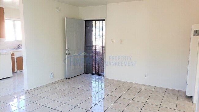 Building Photo - 634 W Redondo Beach Blvd