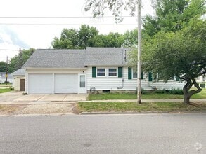 Building Photo - 1101 Evergreen Ave