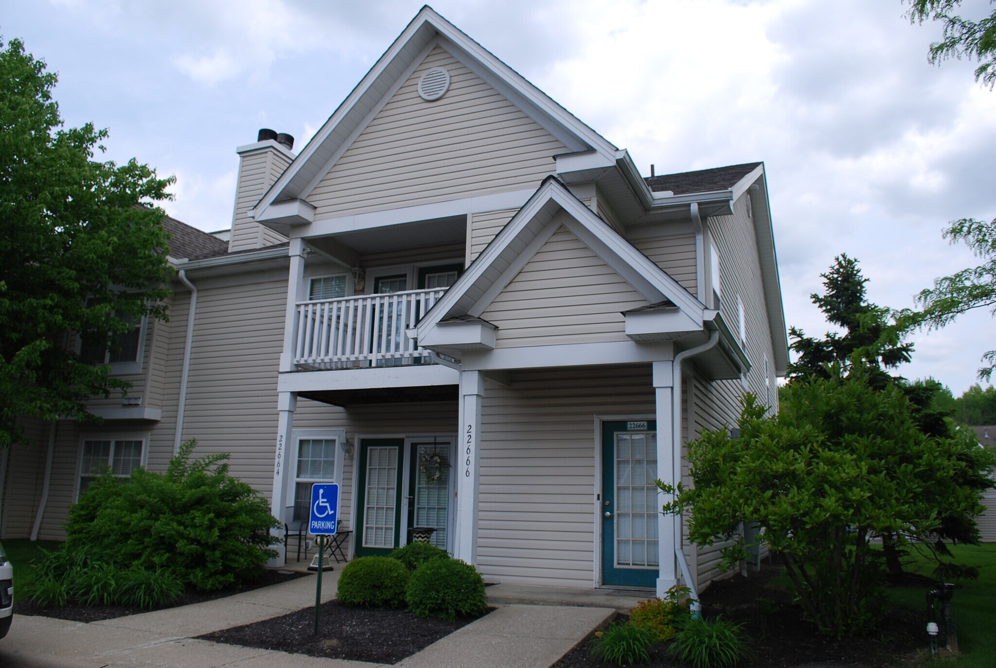 22666 Lenox Dr Cleveland, OH 44126 – photo 1