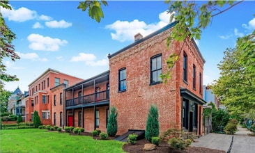 Building Photo - 1133 D St NE
