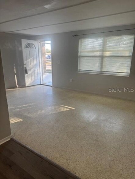 Foto del edificio - 3741 Kingsbury Dr