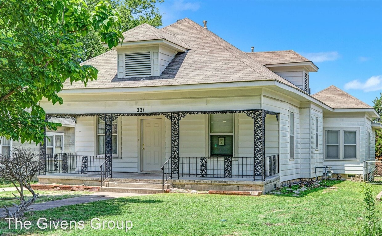 4 br, 2 bath House 221 N. O. Street House Rental in Muskogee, OK