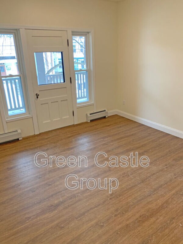 Foto del edificio - 323 Pearl St