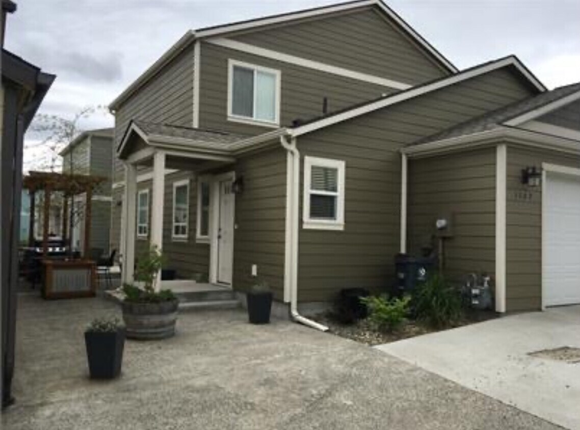 Foto principal - 1107 Hourglass Ln