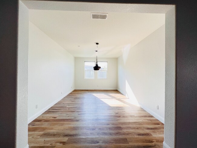 Building Photo - 2783 Brewer St