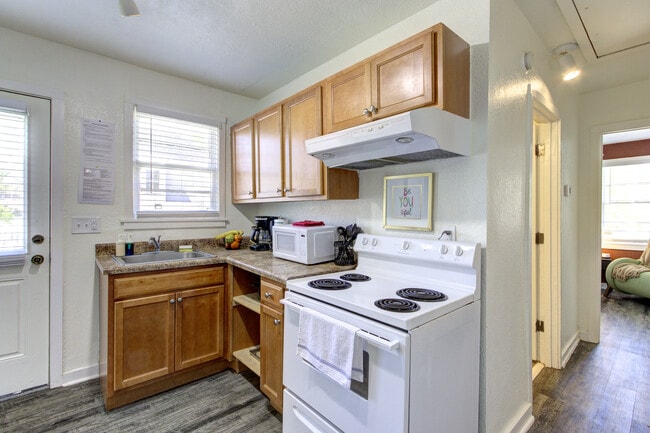 Photo - 1980 Jefferson Ave House