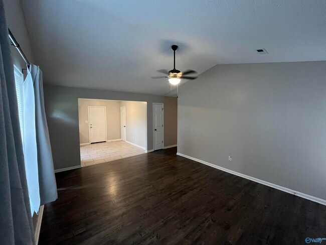Building Photo - 121 Bramblebush Dr