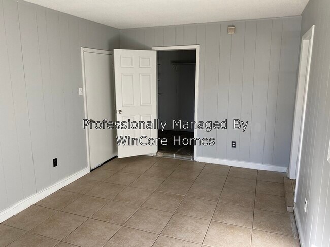Building Photo - 8704 Duncan Dr