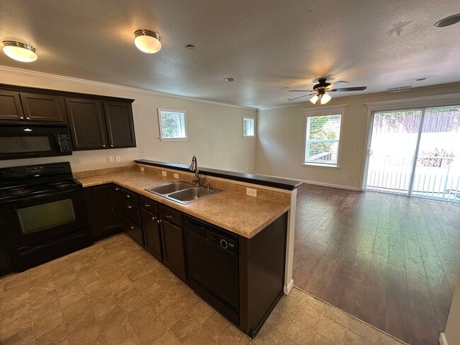 Building Photo - 1645 Sinclair Dr