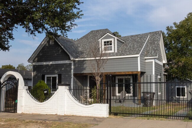 Building Photo - 2514 Columbus Ave