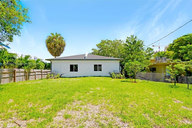Foto del edificio - 1536 NE 111th St