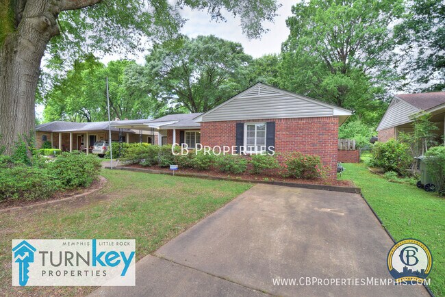 Building Photo - LARGE 3 Bedroom 2.5 Bath with Beautiful Re...
