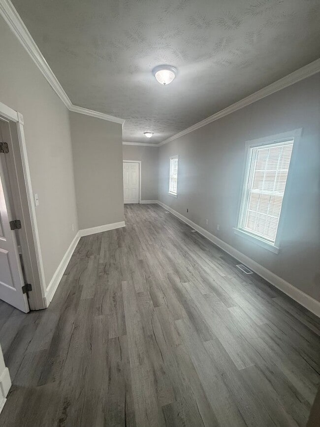 Building Photo - 4-bedroom, 2 full bathroom, 1 story house