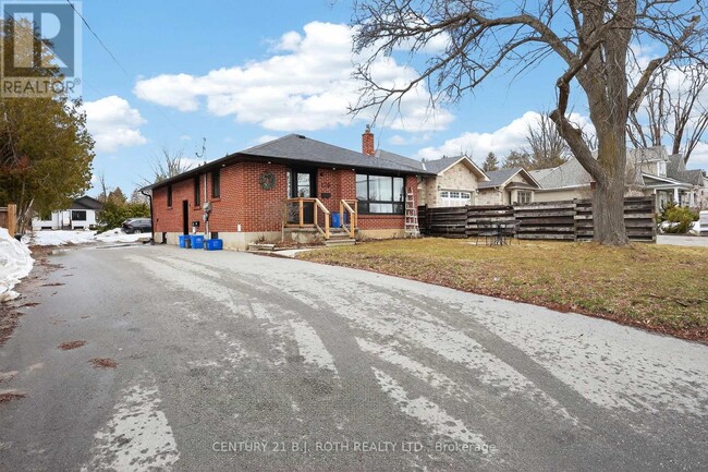 Building Photo - 120 Puget St