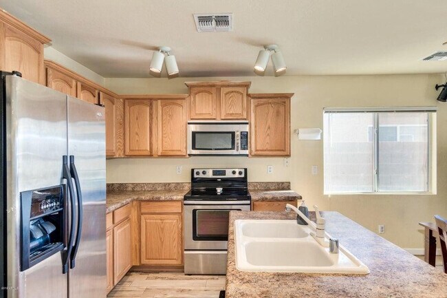 Building Photo - 11591 W Cheryl Dr