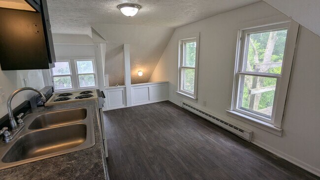 Foto del edificio - 1009-1011 8th St NW