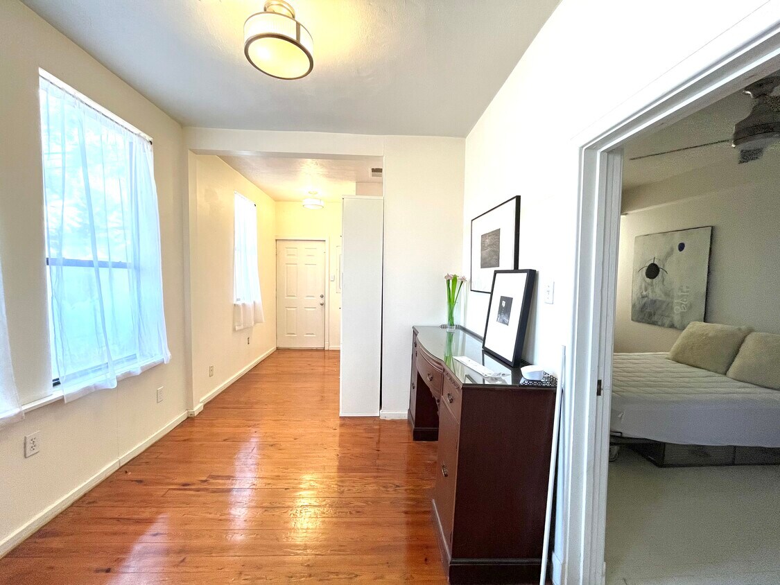 Primary Photo - 5106 Center St