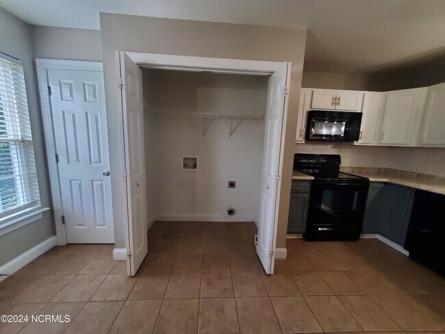 Building Photo - 4232 Brook Creek Ln