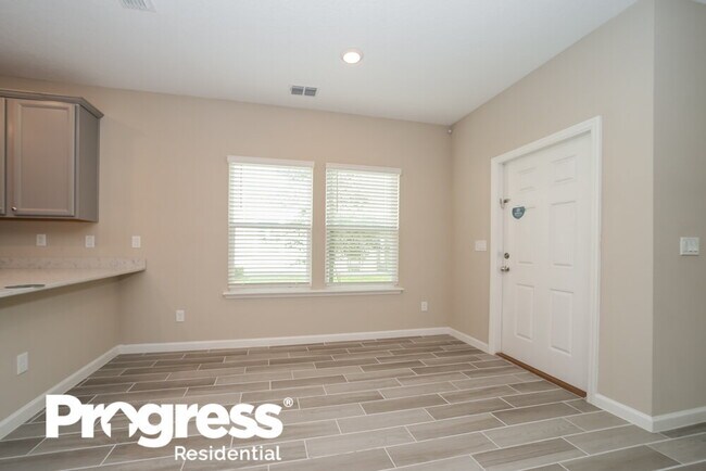 Foto del edificio - 327 Cherry Ridge Dr