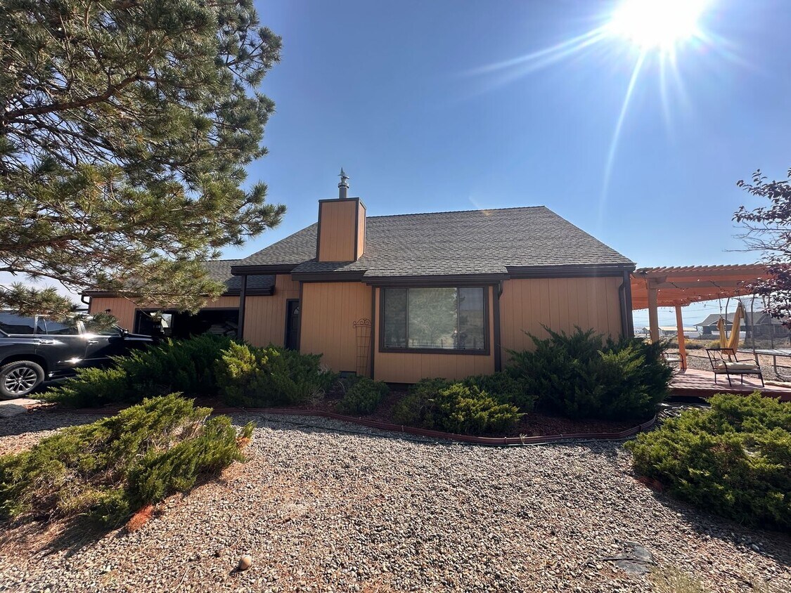 Building Photo - Fish Springs Hime for Rent.