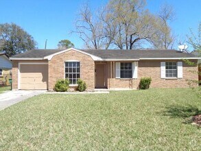 Building Photo - 4002 Cloverbrook Dr