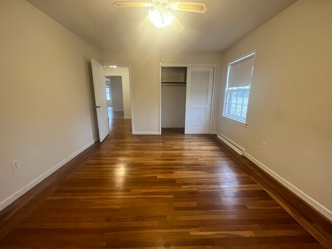 Foto del edificio - 1346 Green End Ave
