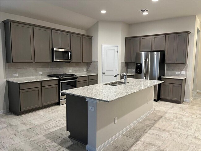 Foto del edificio - 605 Elm Green St