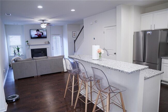 Building Photo - 925 Ambient Way