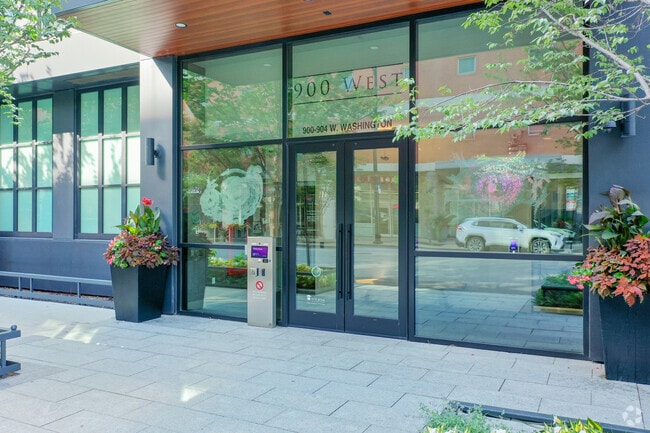 Entrance - 900 W Washington Blvd